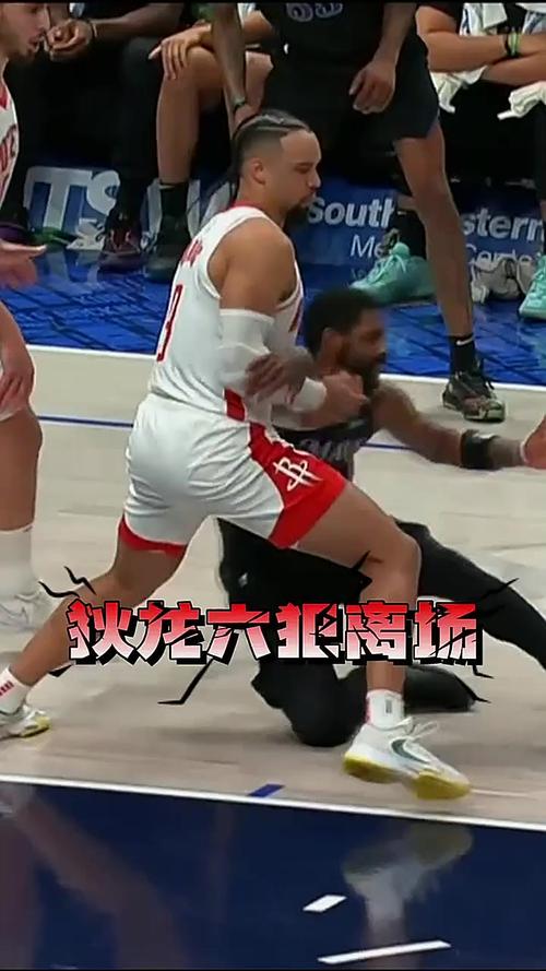 得分已经上双!狄龙半场8中3拿到10分1板1助 4次犯规