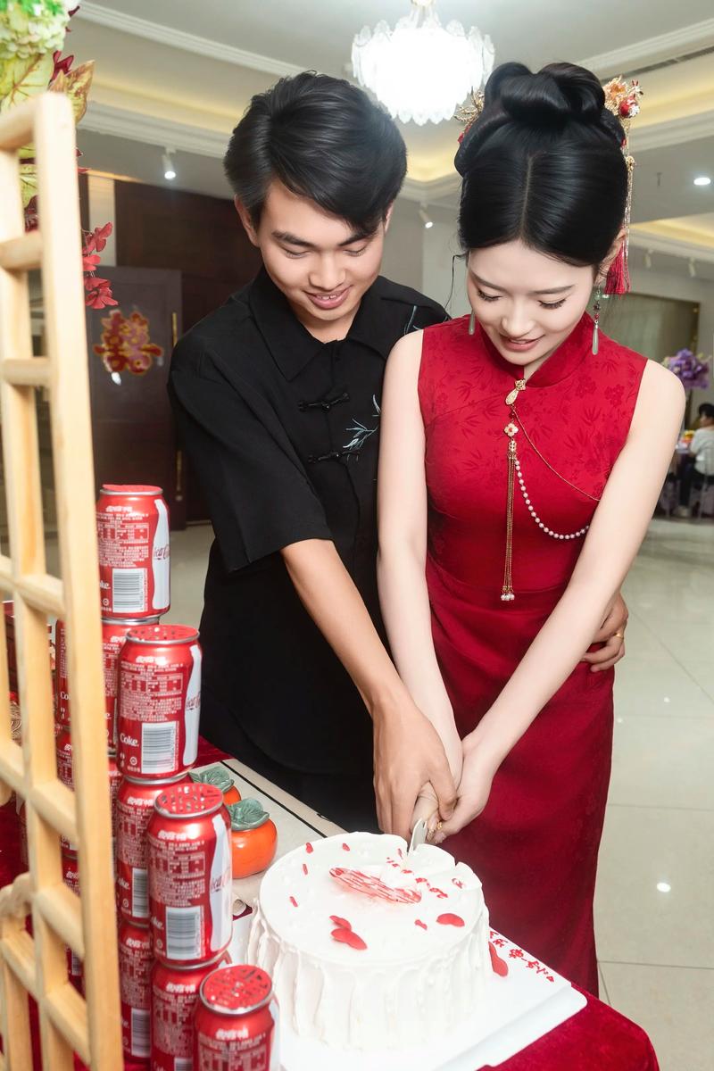 新婚快乐!多库社媒晒与未婚妻合照,宣布今日举办婚礼