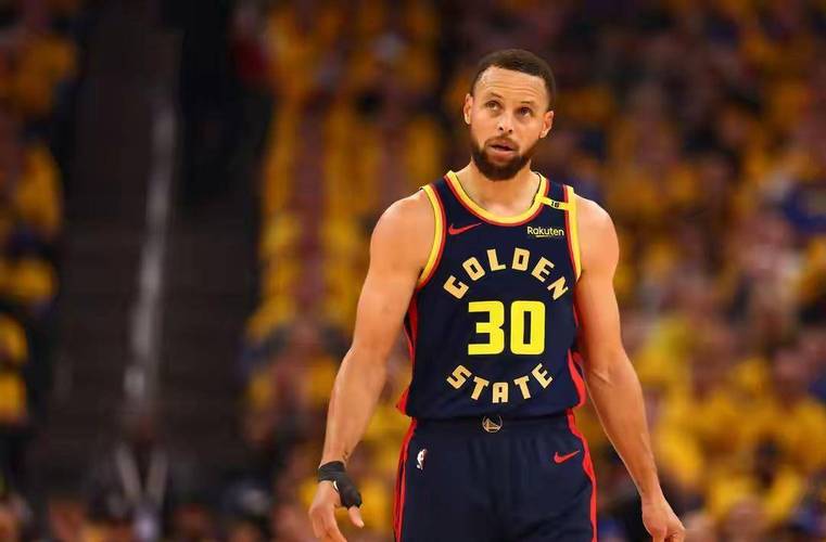 NBA官推预热揭幕战:库里是历史第10位为同一支队效力17年的球员