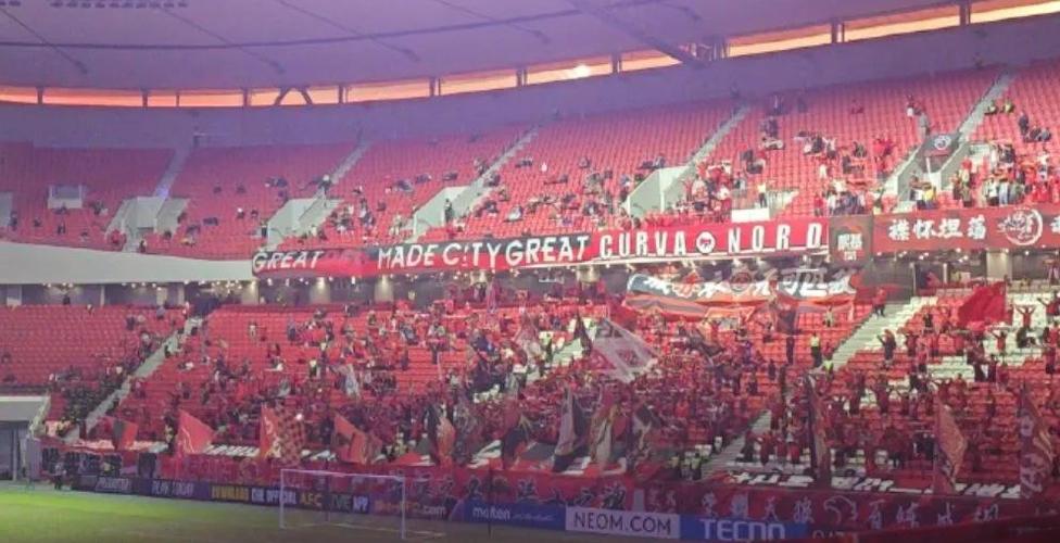 记者:今晚亚冠海港主场10197人,太惨淡了!