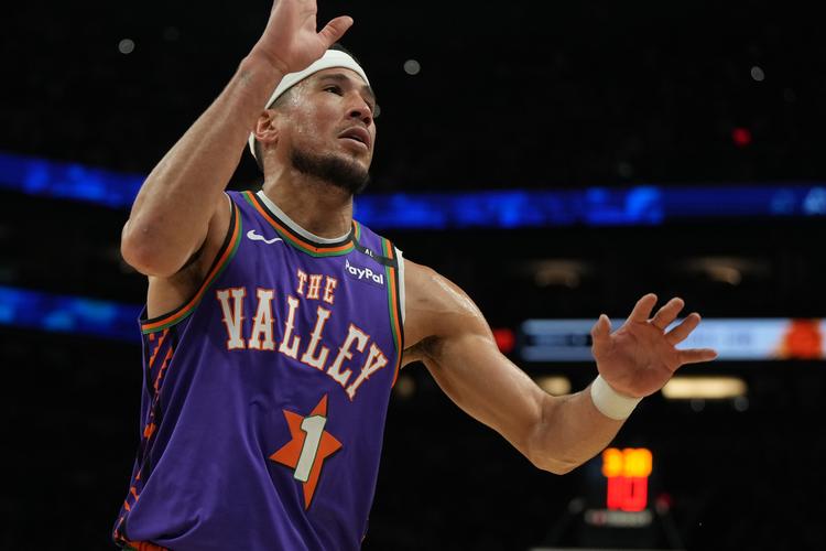 布克：预计自己很快能修正疲软的表现 得到31分并没令我宽慰