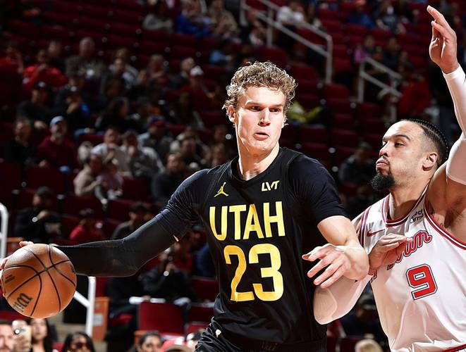 邓恩:狄龙每天都推着我们 他会努力和每个他防守的人较量