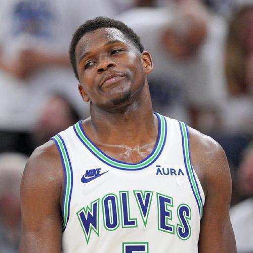 爱德华兹谈冷血中投:我通常会练中距离到脚软 这记出手非常舒服