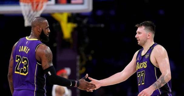 艾顿:东契奇里夫斯非常愿意了解我的打法 前者像保罗后者像布克