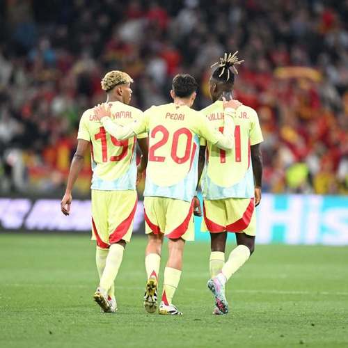 保莱塔：维蒂尼亚是现象级球员，他和佩德里让我想起伊涅斯塔