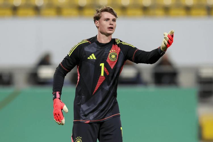 乌尔比希:队友让我的工作相对清闲 很期待德国杯战老东家科隆