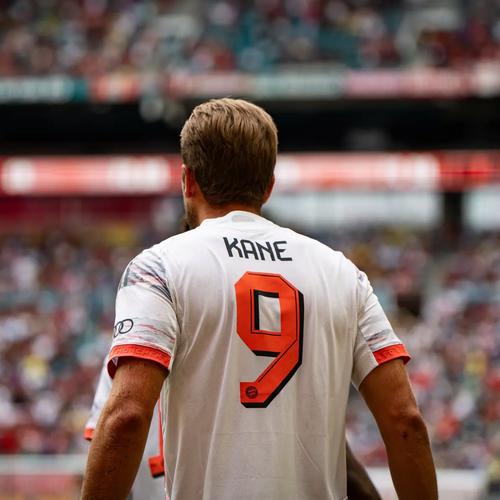 弗罗因德：目标尽快续约整个教练团队 乌尔比希有完美的平台