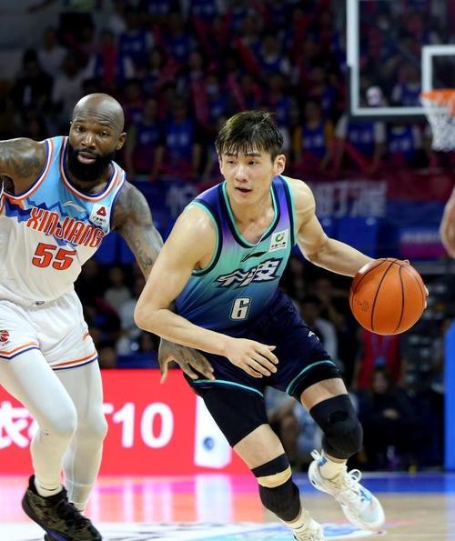 又涨球了~王俊杰NCAA季前赛首发 一条龙推进强打1v2拿下两分