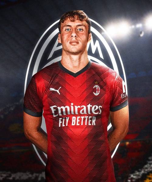 中后场多面手！切尔西官方：和17岁小将莱维-理查兹签下职业合同