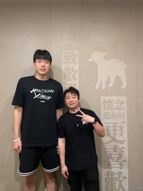 刘维伟：网上球迷拍到的是杨瀚森正常的晚餐 他也没吃太多