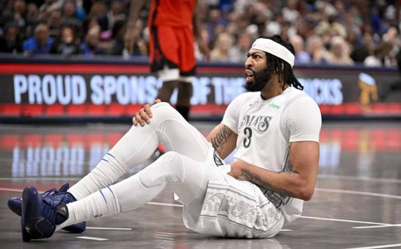 昨日比赛伤退!浓眉因腿部伤势预计将缺席周日对阵活塞比赛