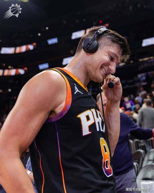 格雷森-阿伦：布克每次进攻都会被包夹 他不强行出手仍能每场30+