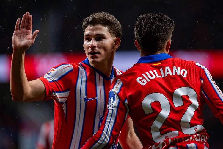 阿尔瓦雷斯数据:3次射门打进1球,错失1次机会,评分7.7全场最高