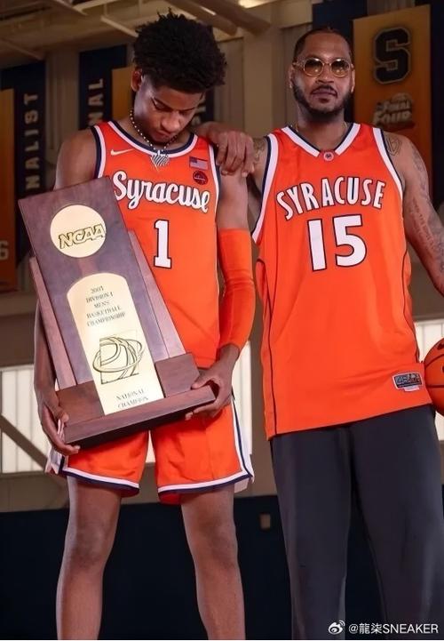 1of1球星卡！安东尼儿子基扬NCAA首秀球鞋已经被制作成球星卡！