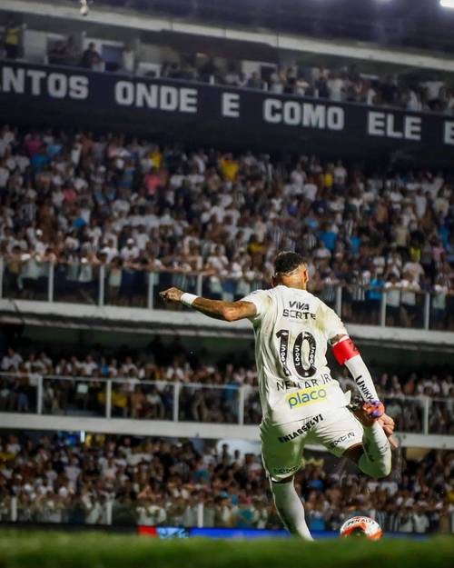 记者：内马尔参加桑托斯今日训练，出战下轮联赛可能性越来越大