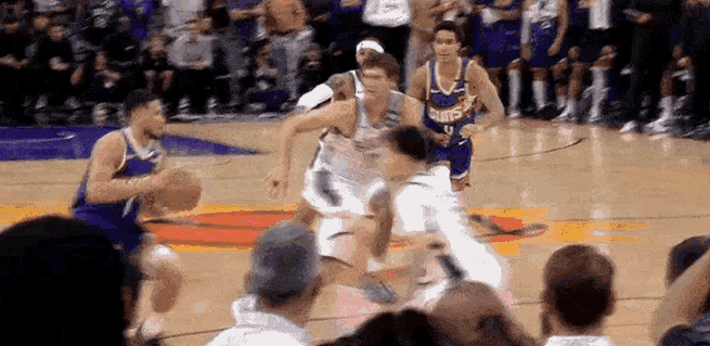 布克：我们队每场比赛都会战斗 大家的防守水平很高