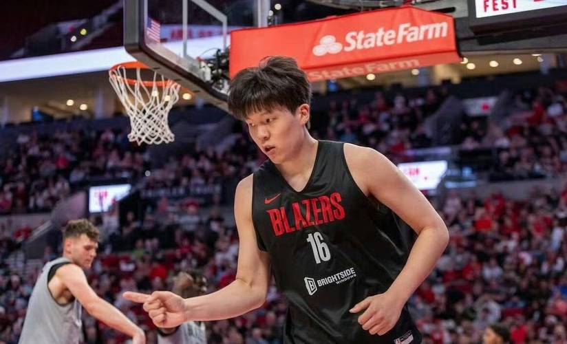 开拓者使用五小阵容首发！杨瀚森赛前篮下热身 今天有机会吗?